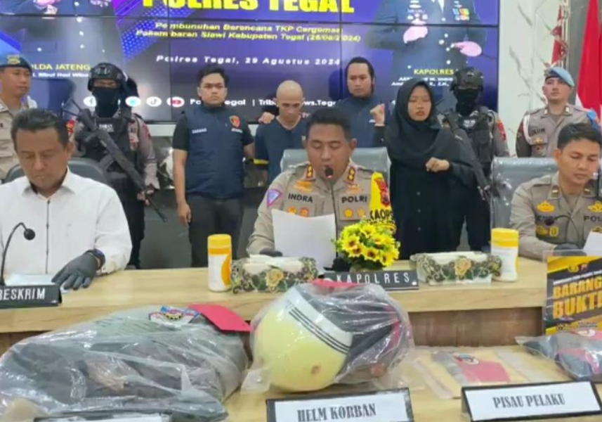 Ungkap kasus pembunuhan warga Pedukuhan Cergomas, Kelurahan Pakembaran, Kecamatan Slawi, di Mapolres Tegal, Kamis (29/8/2024). Foto: Imam Suripto/detikJateng