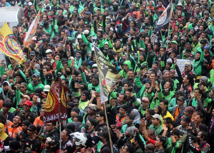 Potret Aksi Ojol Desak Penutupan Gojek-Grab, Menkominfo Angkat Bicarax