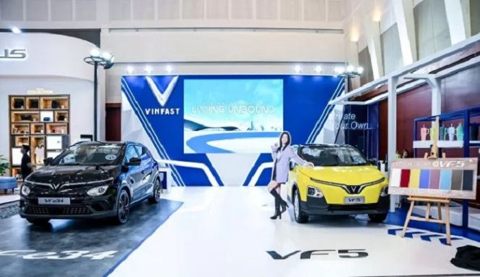 VinFast tawarkan promo spesial bagi konsumen selama GIIAS Surabaya 2024 untuk SUV listrik segmen-A, VF 5 dan segmen-C, VF e34. (Istimewa)