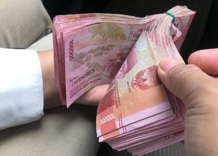Foto Ilustrasi : Anggota DPRD Bangkalan dan Sampang Gadai SK Pinjaman hingga Rp1 Miliar