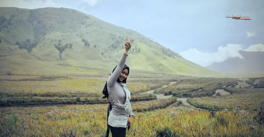 Hamparan Rumput Hijau Savana Bromo | IG : @kawanjelajahtour