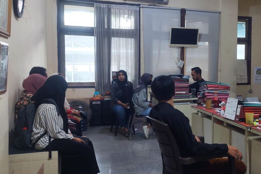 Orangtua korban penganiayaan oleh mahasiswa UTM melapor ke Polres Bangkalan, Jawa Timur, Minggu (22/9/2024).