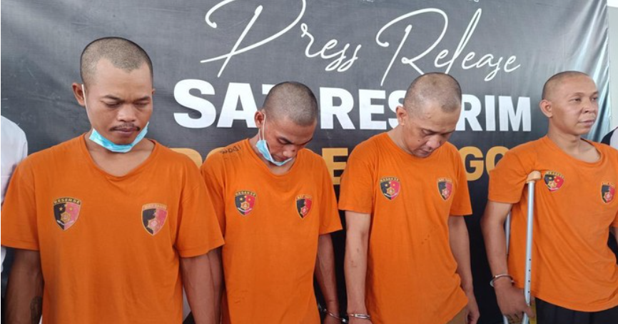 Polisi menangkap 4 orang tersangka dalam sksus itu. (Foto: Rizky Adha/detikcom)