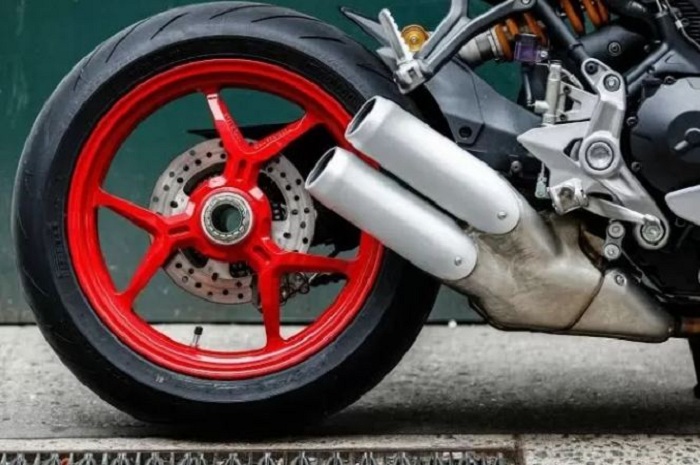 Ilustrasi: Velg cast wheel di motor balap aspal. (Gear Patrol)