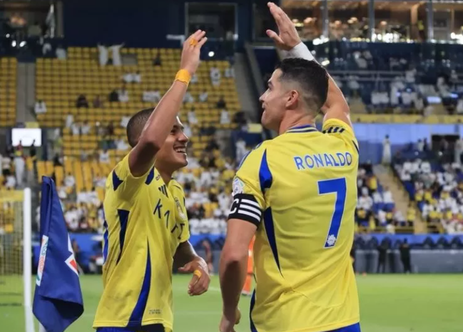 Selebrasi Cristiano Ronaldo usai mencetak gol untuk Al Nassr saat mengalahkan Al Wehda 2-0 dalam lanjutan Saudi Pro League 2024-2025, Jumat (27/9). (Foto: X Al Nassr)