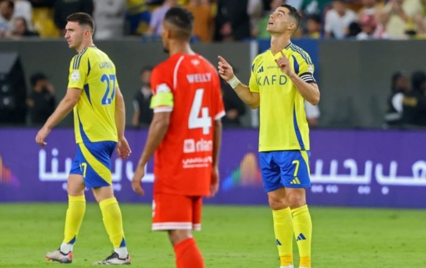 Selebrasi Cristiano Ronaldo usai menjebol gawang Al Wehda pada lanjutan Liga Arab Saudi 2024-2025. (FAYEZ NURELDINE / AFP)