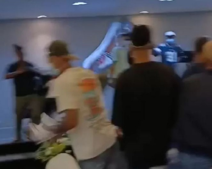 Sekelompok orang membubarkan acara diskusi di Hotel Grand Kemang, Jakarta Selatan pada Sabtu (28/9).