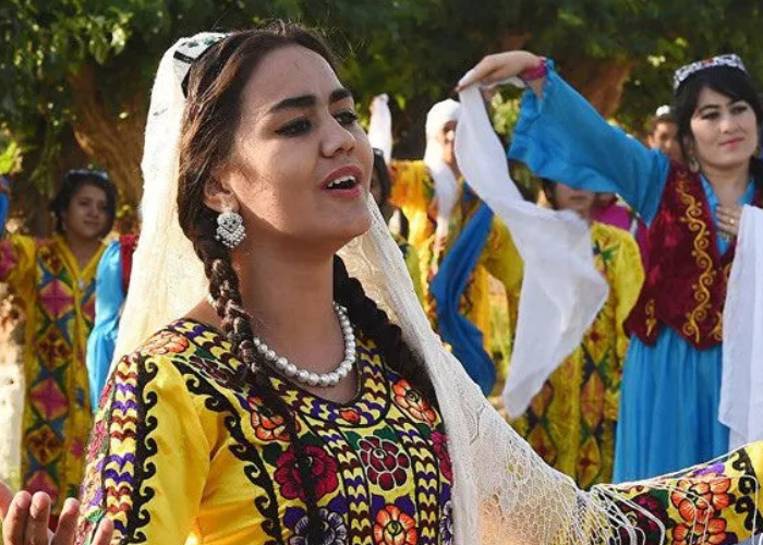 Tajikistan Larangan berhijab