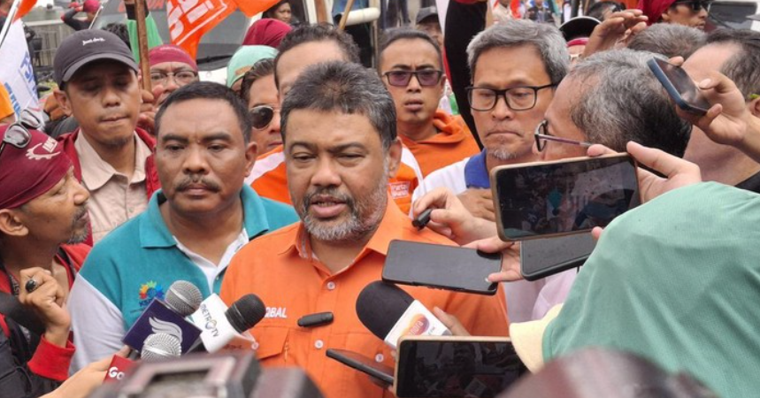 Foto: Buruh demo di Patung Kuda menuntut kenaikan upah hingga 10 persen. (Taufiq S/detikcom)