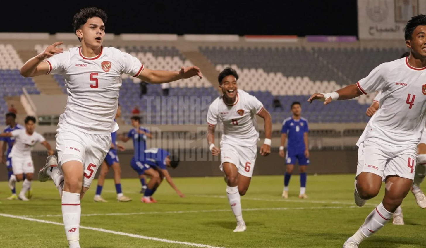 Media Kuwait menyoroti kekalahan negaranya dari Timnas Indonesia U-17 di Kualifikasi Piala Asia U-17 2025 hingga menyinggung bek andalan Garuda Asia, Matthew Baker.