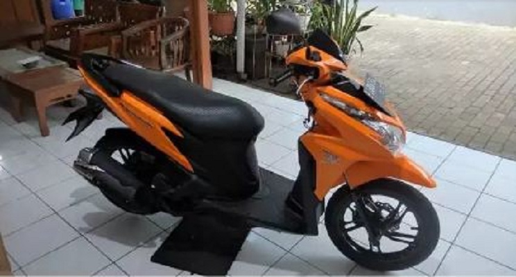 Vario 125 KZR warna oranye. (OLX).