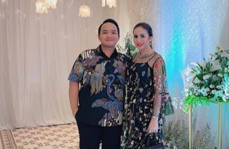 Nicola Reza Samudra bersama istri. (foto: ist)