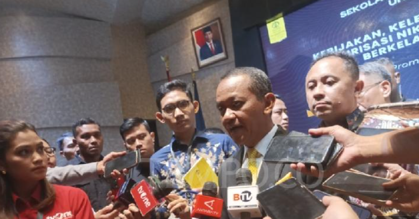 Kontroversi gelar doktor yang diraih Menteri ESDM Bahlil Lahadalia dari SKSG UI berlanjut., setelah kampus menyatakan menangguhkannya.