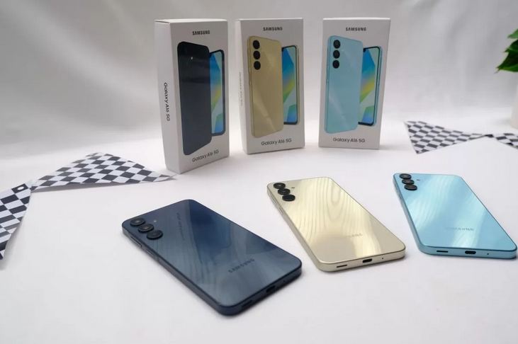 Smartphone Samsung Galaxy A16 5G yang bisa dapat update OS hingga 6 tahun dirilis di Indonesia. (RianAlfianto/JawaPos.com)