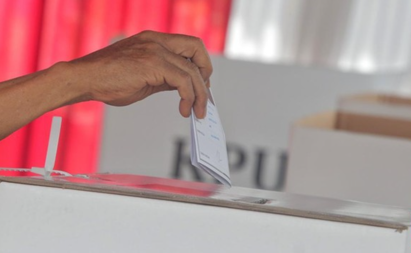 Pencoblosan Pilkada 2024 digelar serentak hari ini, Rabu (27/11). CNNIndonesia.com menggandeng empat lembaga survei untuk mengetahui hasil quick count Pilkada 2024. (CNN Indonesia/Adhi Wicaksono)