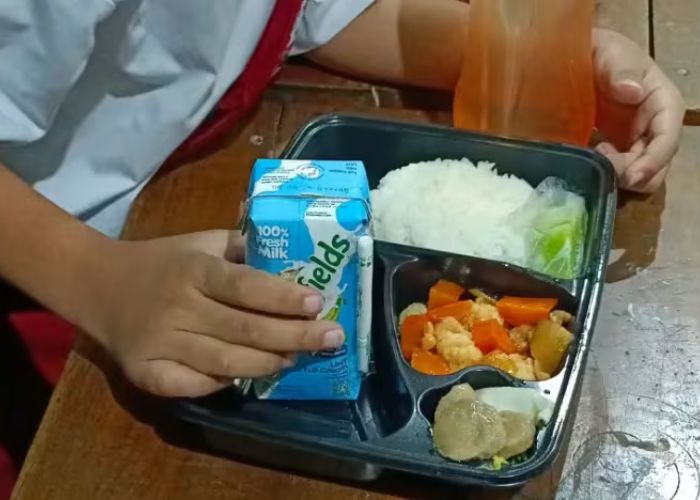 Menu Makan Bergizi Gratis di Surabaya