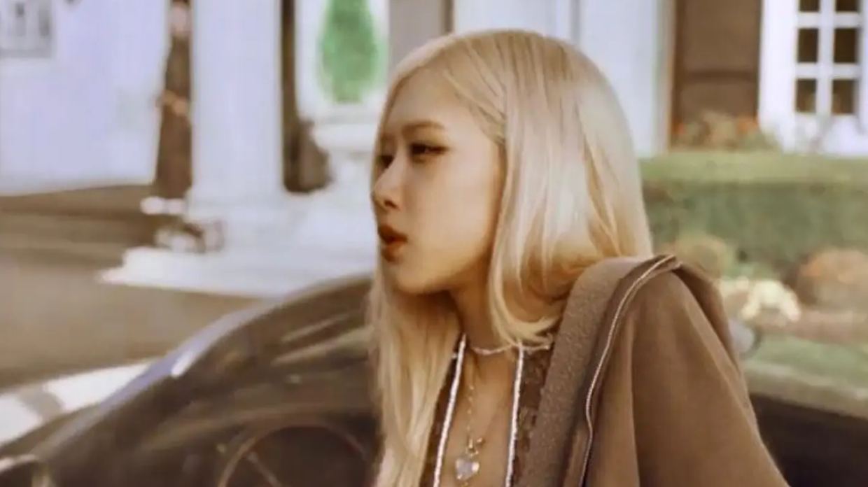 Video musik Rose BLACKPINK untuk