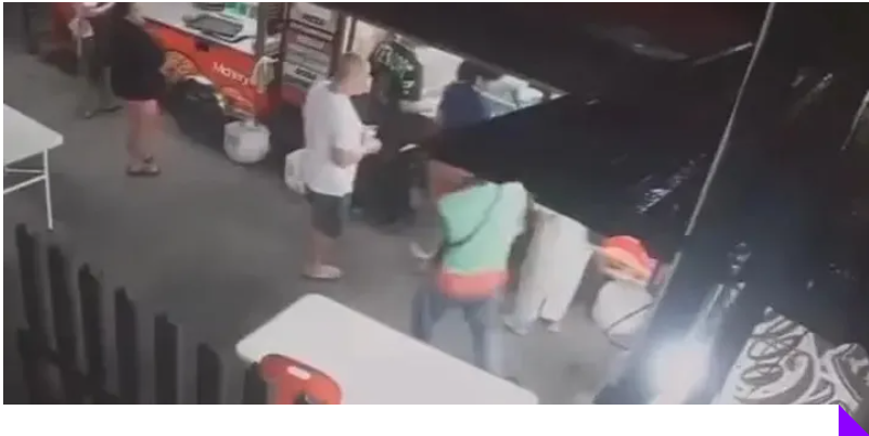 Tangkapan layar smartphone terkait video dokter muda di Medan aniaya pegawai gerai makanan (&copy;&copy; 2024 Liputan6.com)