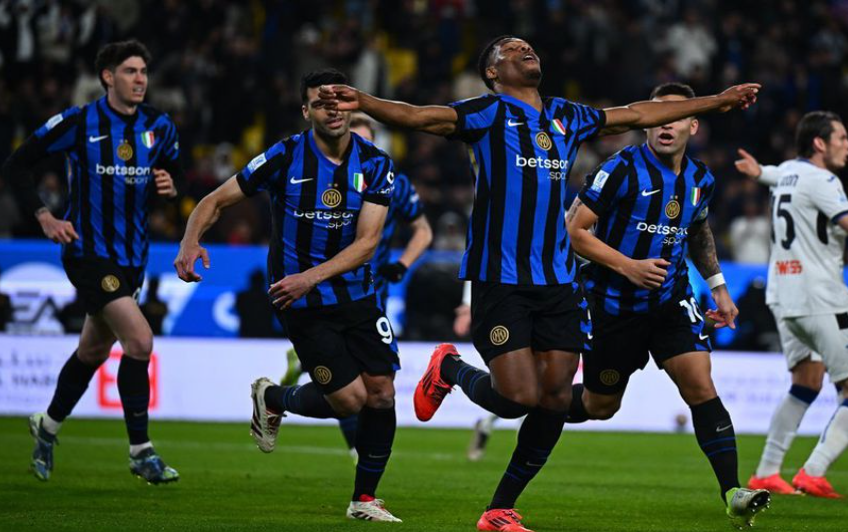 Selebrasi Denzel Dumfries dalam laga Supercoppa Italiana 2024 antara Inter Milan vs Atalanta, Jumat (3/1/2025). (c) FC Internazionale Milano Official