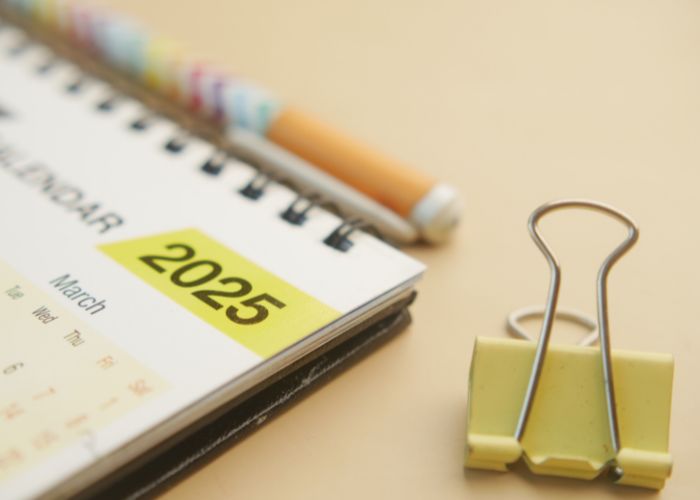 Ilustrasi Kalender Tahun 2025