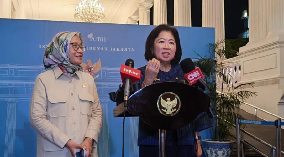 Anggota Dewan Ekonomi Nasional (DEN) Mari Elka Pangestu saat memberikan keterangan pers di Istana Kepresidenan Jakarta, Selasa (7/1/2025) malam. ANTARA/Mentari Dwi Gayati