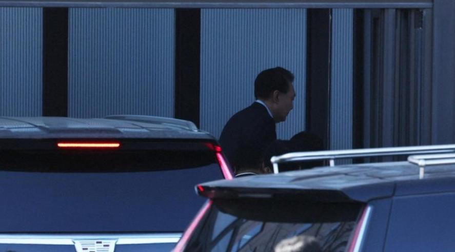Foto: Presiden Korea Selatan yang dimakzulkan Yoon Suk Yeol tiba di Kantor Investigasi Korupsi untuk Pejabat Tinggi (CIO), di Gwacheon, Korea Selatan, 15 Januari 2025. (via REUTERS/KOREA POOL)