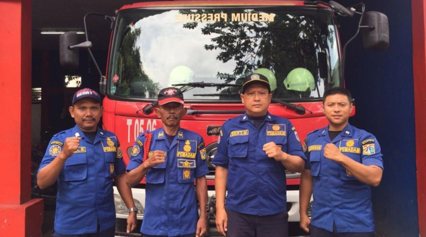 Personel Damkar Klender (Fathia Nabila Qonita/detikcom)