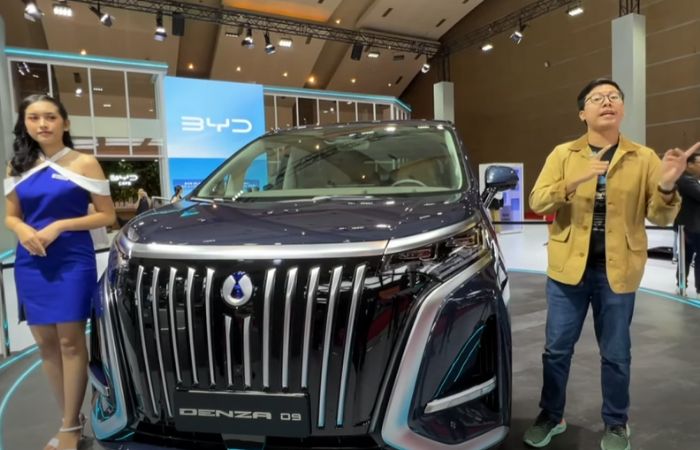 Kehadiran Denza di Indonesia ini merupakan bagian dari upaya BYD (Build Your Dreams) untuk memperluas jangkauannya dan menghadirkan kendaraan listrik dalam berbagai segmen pasar. (Youtube Autonetmagz)