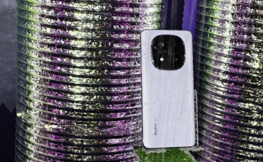 Xiaomi meluncurkan jajaran ponsel midrange terbarunya, Redmi Note 14 Series, Jumat (24/1). (Foto: CNN Indonesia/Loamy Noprizal)