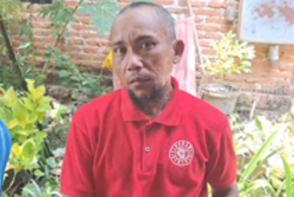 Ayah tiri dari Uswatun Khasanah korban mutilasi yang jasadnya ditemukan di Ngawi. (foto : Winanto/beritajatim.com)