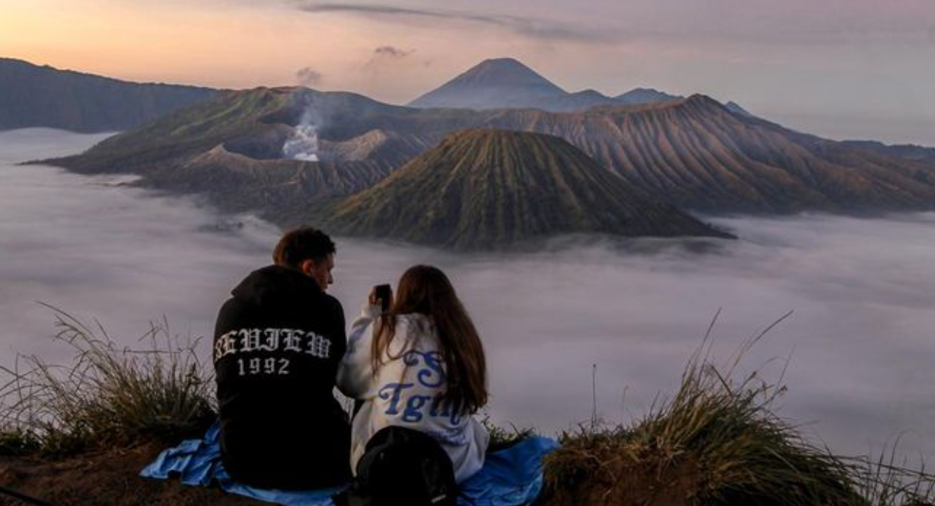 Ilustrasi wisatawan mengunjungi tempat wisata Gunung Bromo, Jawa Timur, (ANTARA FOTO/Muhammad Mada)