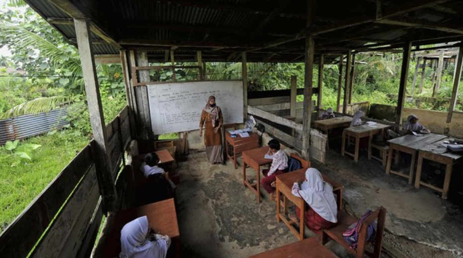 Proyek infrastruktur yang terdampak antara lain pembangunan dan rehabilitasi 9.300 sekolah, 14 bendungan hingga jaringan irigasi. ilustrasi. (Foto: ANTARA FOTO/Wahdi Septiawan)