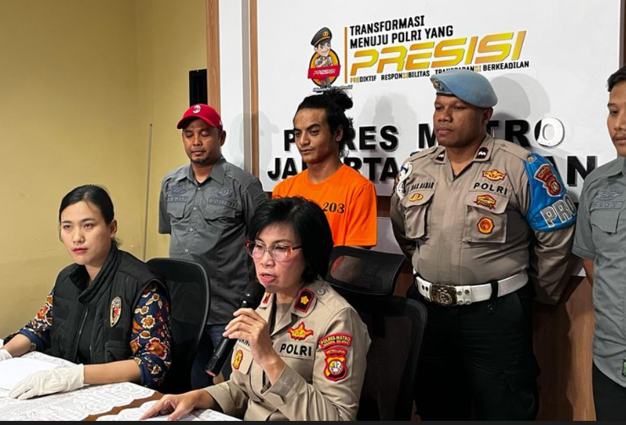 Seleb TikTok Vadel Badjideh dalam konferensi pers kasus dugaan aborsi dan pemerkosaan di Polres Jakarta Selatan, Jumat (14/2/2025).(KOMPAS.com/Revi C Rantung)
