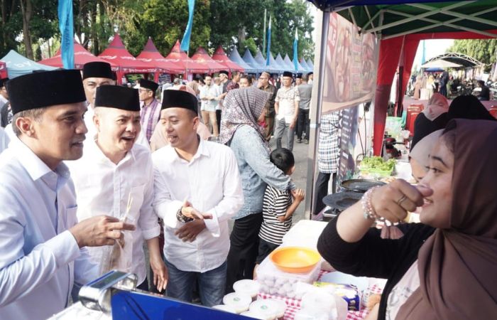 Bazar Takjil Ramadan ke-16 yang diadakan oleh Jawa Pos Radar Madura secara resmi dibuka Bupati Bangkalan Lukman Hakim bersama Wakil Bupati Fauzan Jakfar. (RadarBangkalan.id)