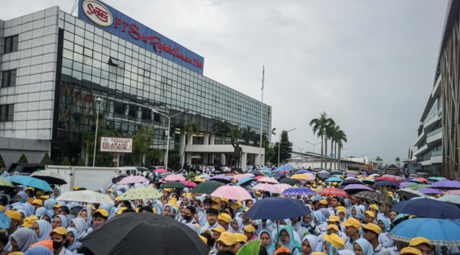 Alasan PT Sritex tutup dan PHK ribuan karyawan serta buruh. (ANTARA FOTO /MOHAMMAD AYUDHA)