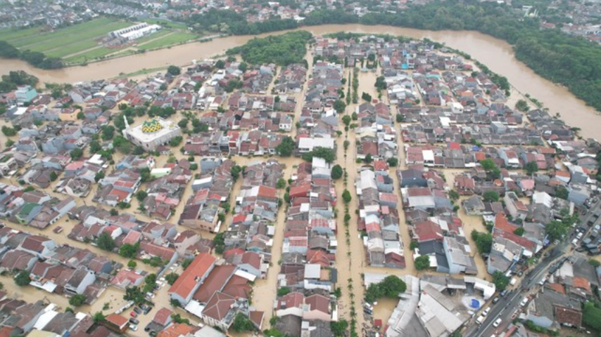 Foto: Pantauan udara kondisi banjir di Kota Bekasi Selasa (4/3)-(Pusdatin BNPB)