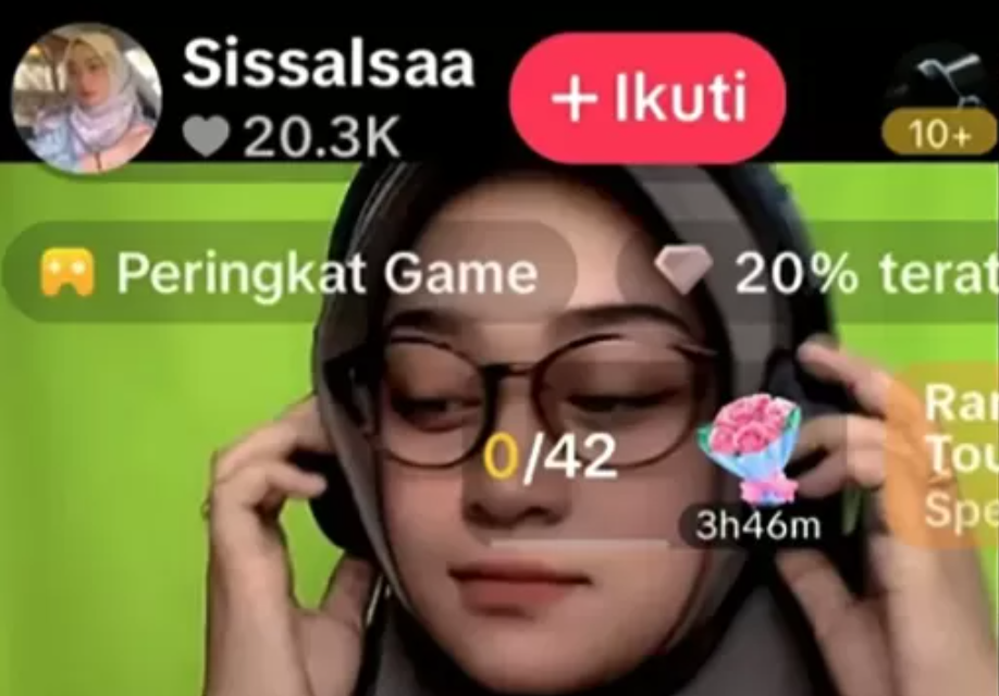 Bu guru Salsa saat live TikTok (Foto: Akun TikTok @sissalsa)