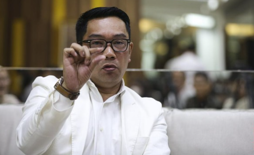 PK menggeledah rumah Eks Gubernur Jawa Barat Ridwan Kamil terkait kasus dugaan korupsi dana iklan Bank BJB pada Senin (10/3) kemarin. CNNIndonesia/Mundri Winanto
