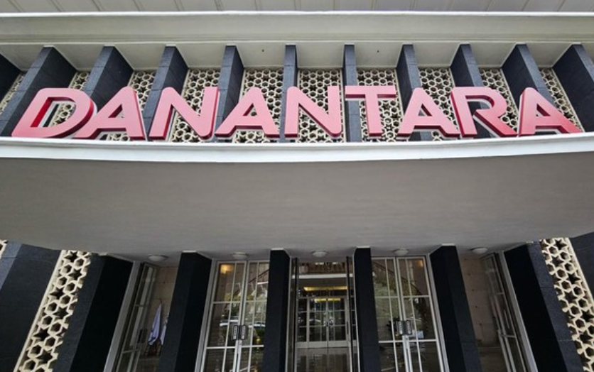 CEO Danantara Rosan Roeslani resmi mengumumkan susunan pengurus Danantara. Ada nama Jokowi dan SBY dalam susunan pengurus Danantara. (CNN Indonesia/Adi Ibrahim).