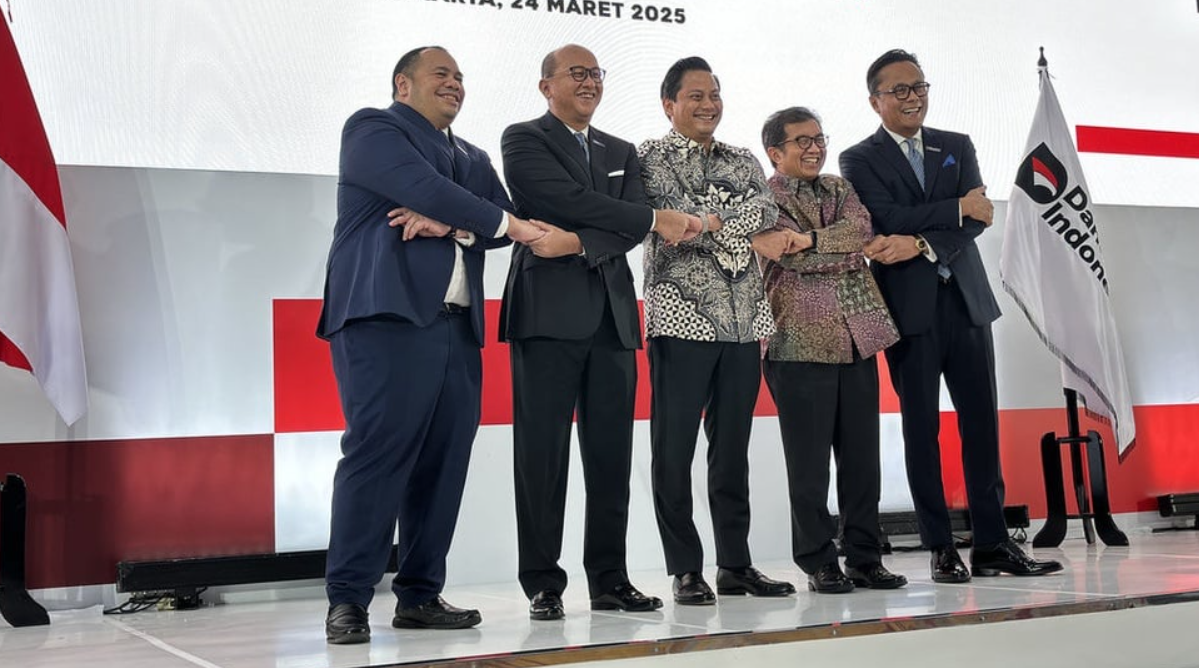 CEO Badan Pengelola Investasi Daya Anagata Nusantara (Danantara Indonesia) Rosan Perkasa Roeslani beserta jajaran Danantara di di Gedung Graha Cimb Niaga, Jakarta, Senin (24/3/2025).