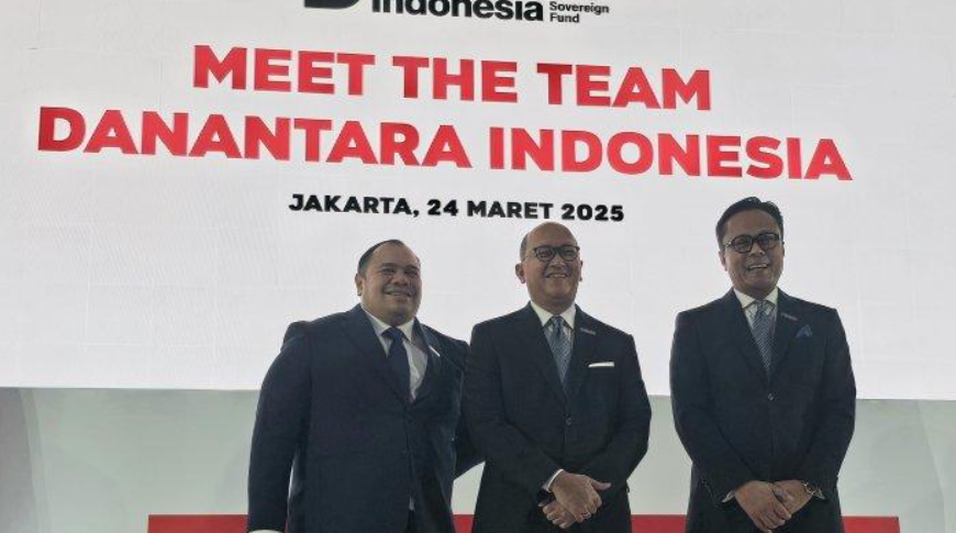 CIO Danantara Pandu Sjahrir, CEO Rosan Roeslani, dan COO Dony Oskaria di Jakarta, Senin (24/3/2025). Danantara dibantu headhunter dalam merekrut pengurusnya. (Dok: Endrapta Pramudhiaz)