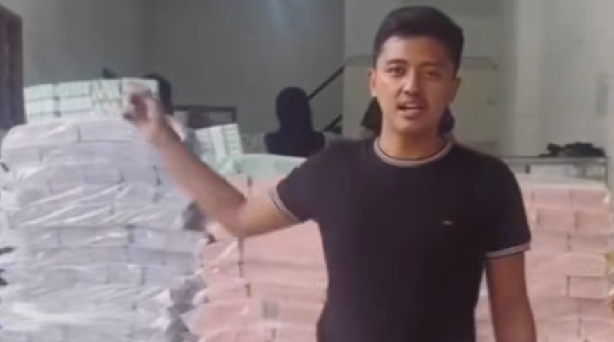 Foto: Jasa Penukaran Uang. (Tangkapan Layar Tik tok)