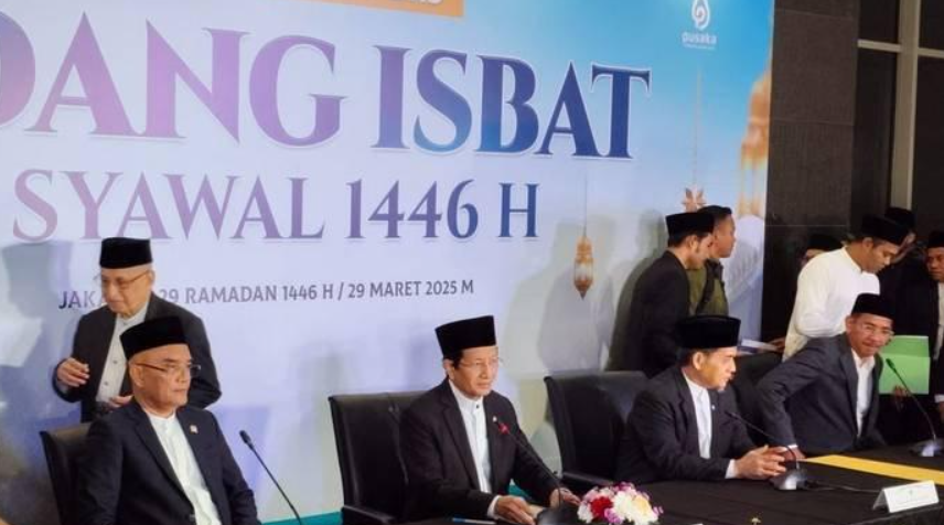 Menteri Agama Nasaruddin Umar (tengah) saat memimpin pengumuman sidang isbat 1 Syawal 1446 Hijriah di Kantor Kemenag RI, Jakarta Pusat, Sabtu (29/3/2025).