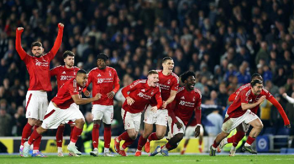 Nottingham Forest berhasil melaju ke semifinal Piala FA setelah mengalahkan Brighton & Hove Albion 4-3 dalam drama adu penalti. Reuters/Toby Melville