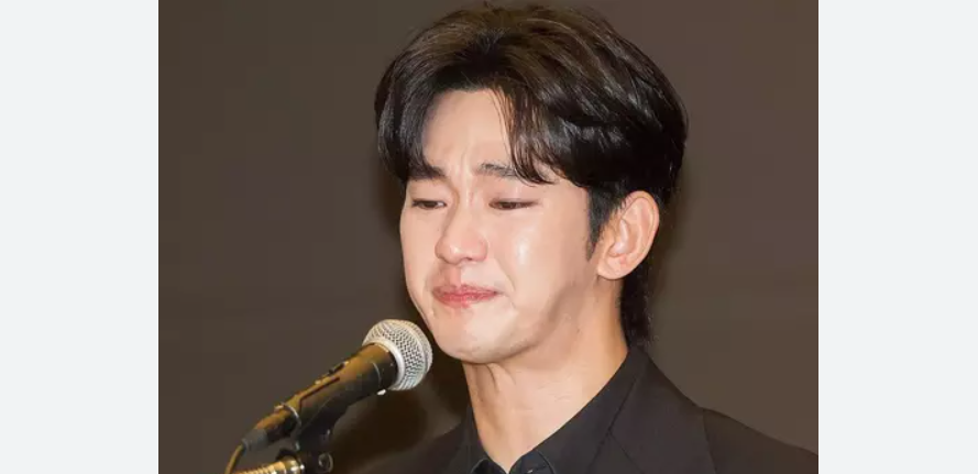 Isu Hubungan dengan Kim Sae-ron, Kim Soo-hyun Menangis Saat Beri Klarifikasi. (Tangkapan Layar)