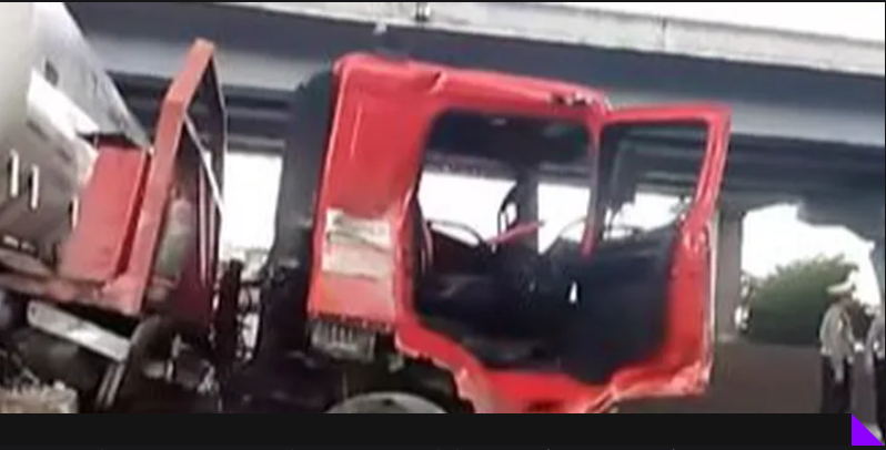Kronologi Kecelakaan Truk Tangki Bermuatan LPG di di Tol Japek (&copy;merdeka.com)