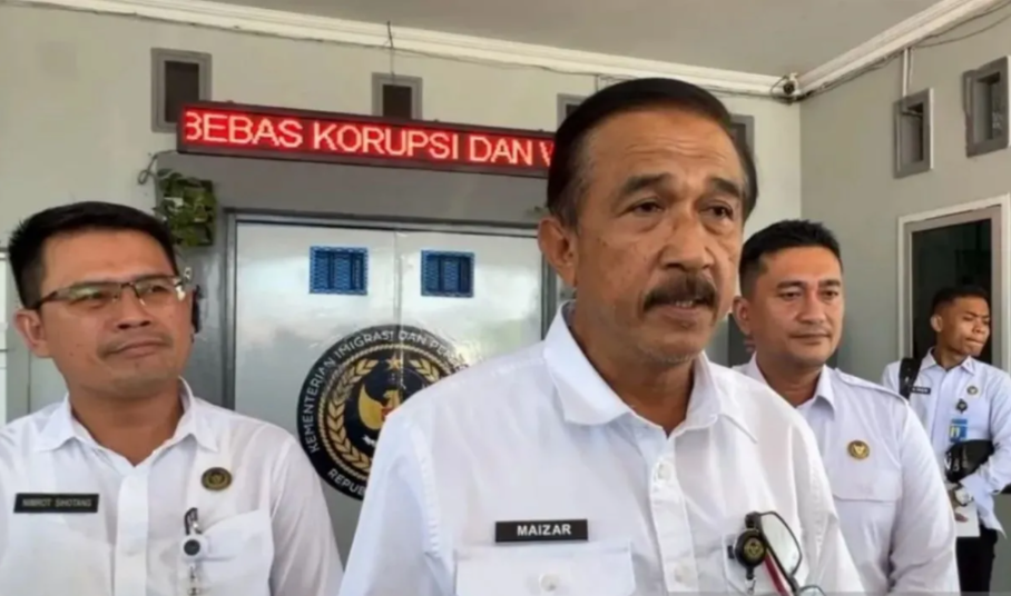 Kepala Kantor Wilayah Kementerian Hukum dan HAM Riau Maizar saat memberikan keterangan terkait video diduga narapidana yang dugem di Rutan Sialang Bungkuk Pekanbaru. ANTARA/Annisa Firdausi