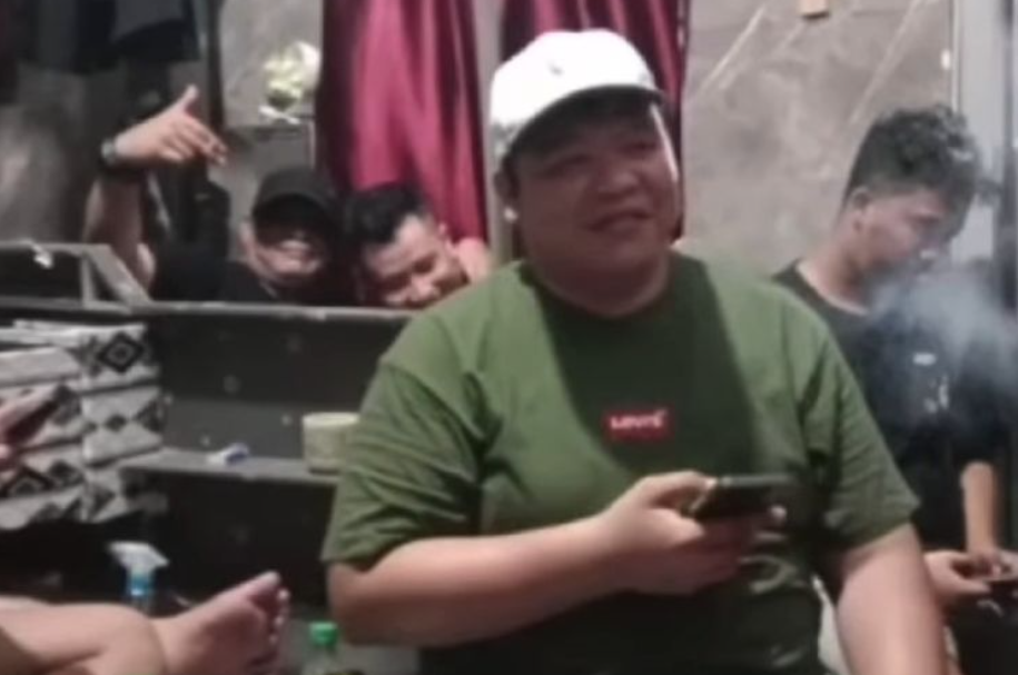Tangkapan layar video viral napi Rutan Pekanbaru, Riau, diduga sedang pesta dalam tahanan, Selasa (15/4/2025).(KOMPAS.COM/Dok. @Manang Soebeti.)