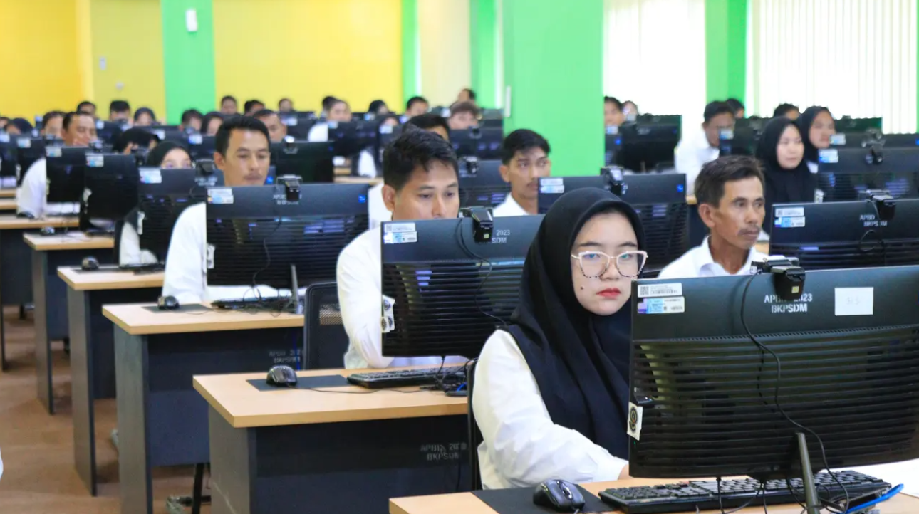 Pemerintah Kabupaten Tangerang melalui Panitia Seleksi Daerah (Panselda), melaksanakan Seleksi Kompetensi Pegawai Pemerintah dengan Perjanjian Kerja (PPPK). (Liputan6.com/Pramita Tristiawati).