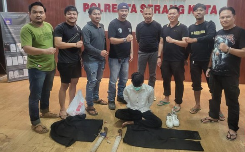 Satreskrim Polresta Serang Kota menangkap ML, pelaku mutilasi pacarnya di sebuah hutan di wilayah Serang, Banten. (CNN Indonesia/Yandhi)